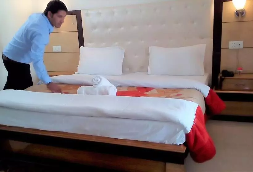 Отель Ganesha Inn Ganga View