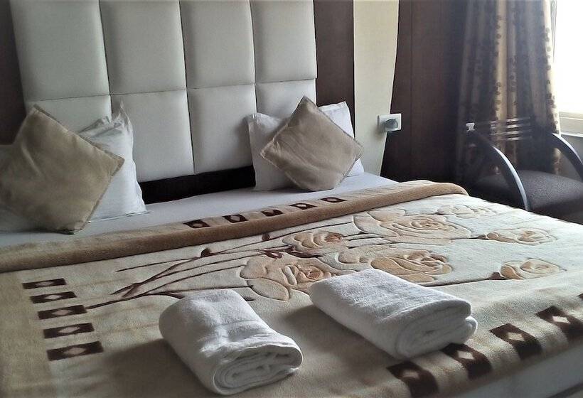 בית מלון כפרי Ganesha Inn Ganga View