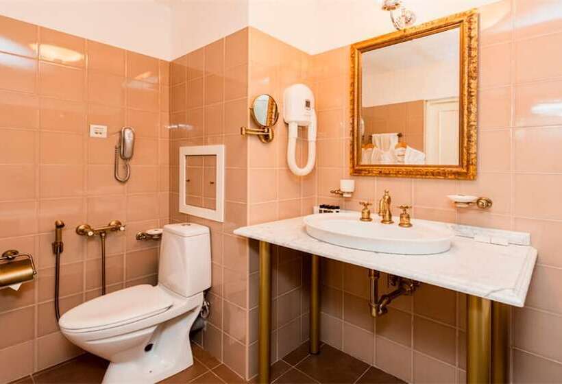 בית מלון כפרי Petroff Palace Boutique