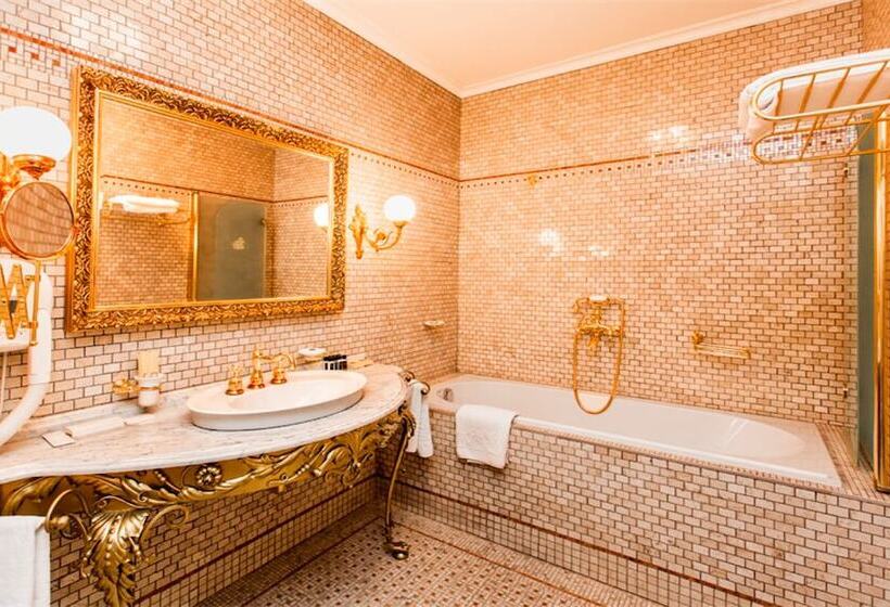 בית מלון כפרי Petroff Palace Boutique