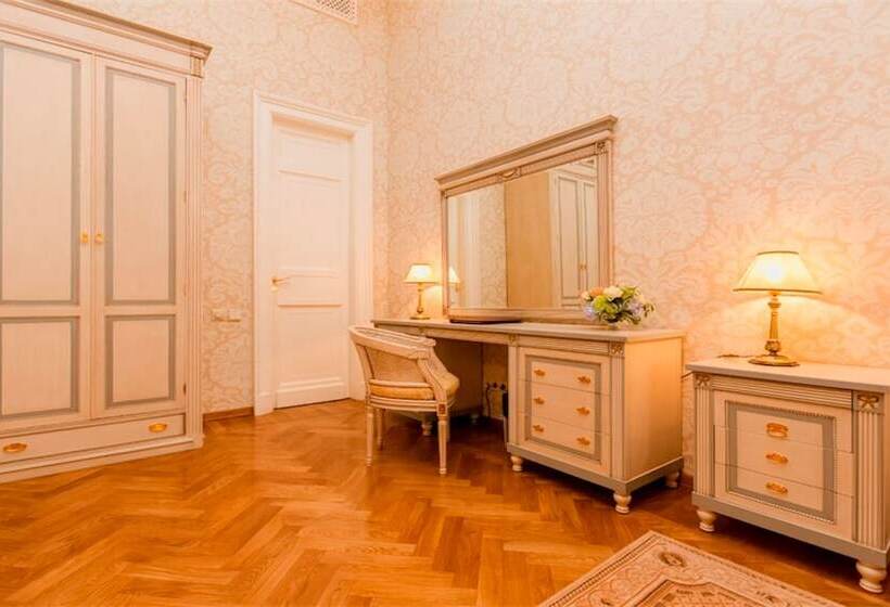 בית מלון כפרי Petroff Palace Boutique