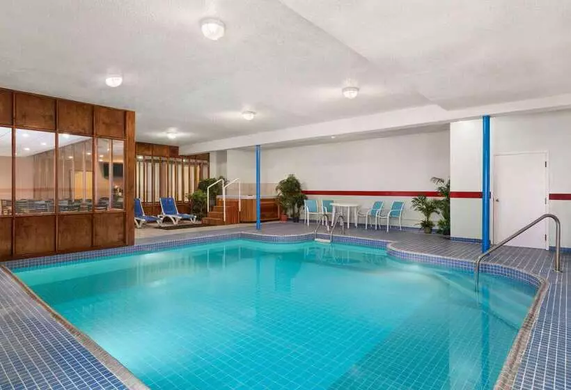 모텔 Travelodge By Wyndham Meadow Lake