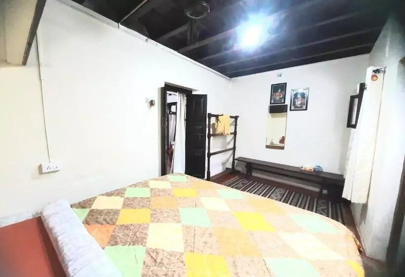 Aamiaismajoitus (B&B) Sardar Bahadur S Heritage Bungalow Estate Stay