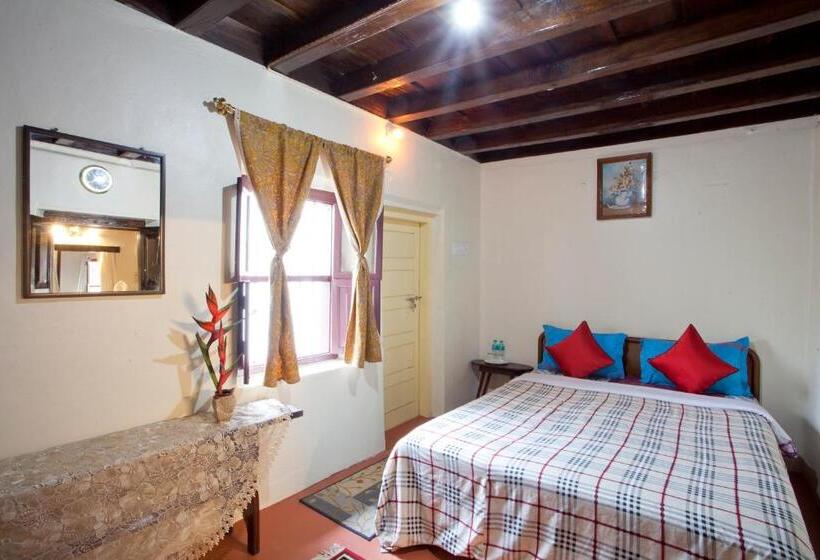 Bed and Breakfast Sardar Bahadur S Heritage Bungalow Estate Stay