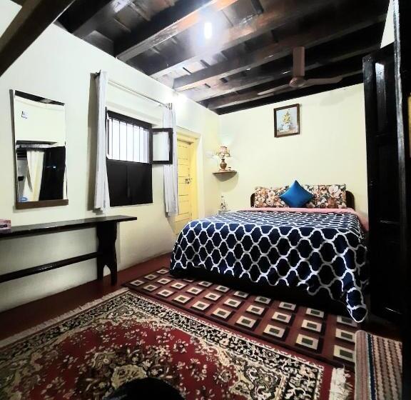 Bed and Breakfast Sardar Bahadur S Heritage Bungalow Estate Stay