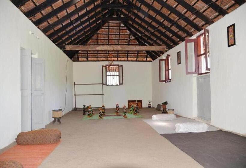 Bed and Breakfast Sardar Bahadur S Heritage Bungalow Estate Stay