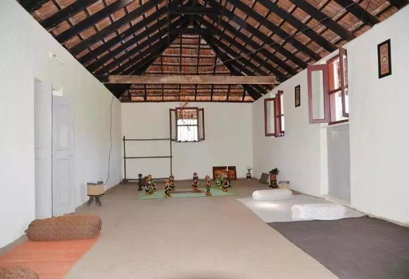 Aamiaismajoitus (B&B) Sardar Bahadur S Heritage Bungalow Estate Stay