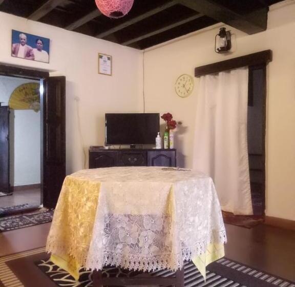 Bed and Breakfast Sardar Bahadur S Heritage Bungalow Estate Stay