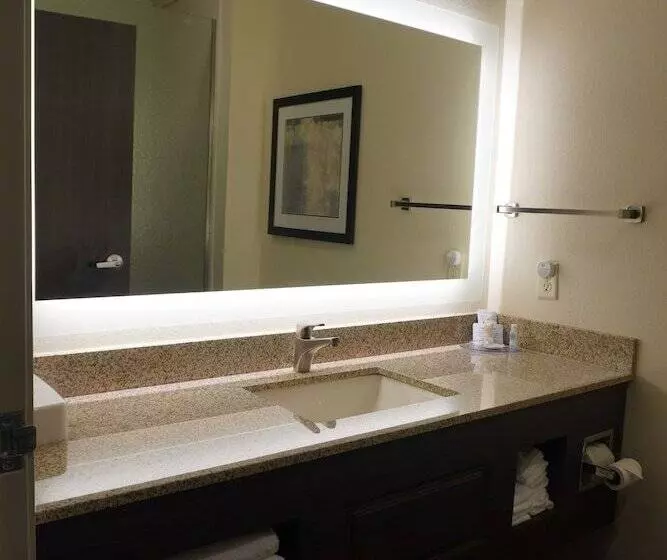 Hotelli Comfort Inn & Suites