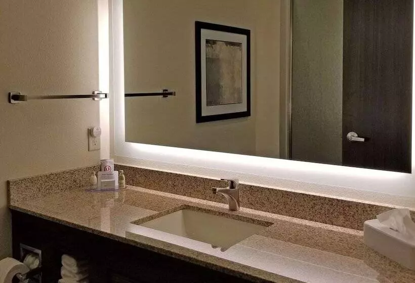 Hotelli Comfort Inn & Suites