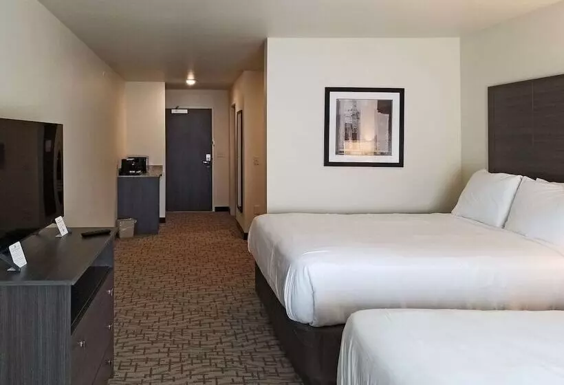 Hotelli Comfort Inn & Suites