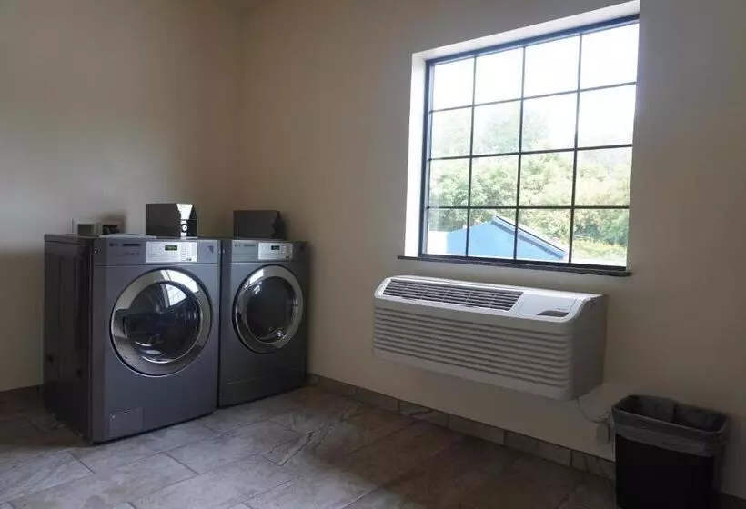 Hotelli Comfort Inn & Suites