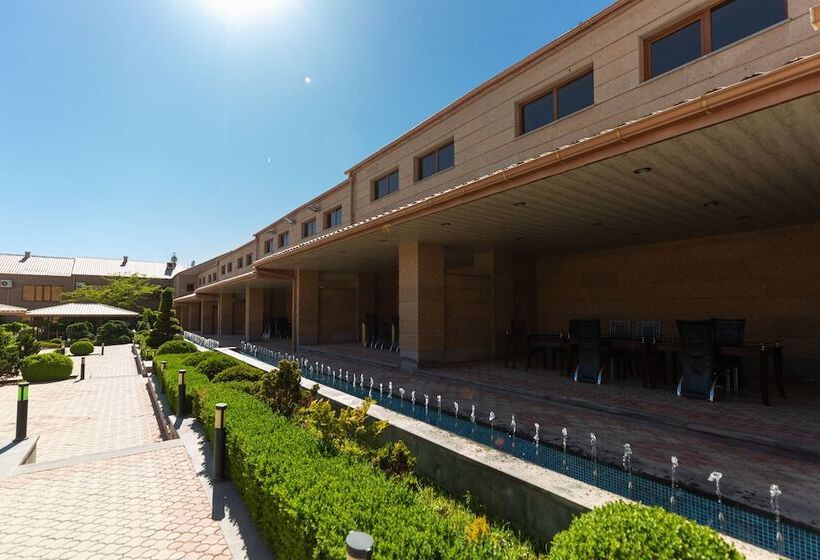 La Defense Hotel Yerevan