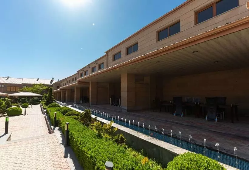 La Defense Hotel Yerevan