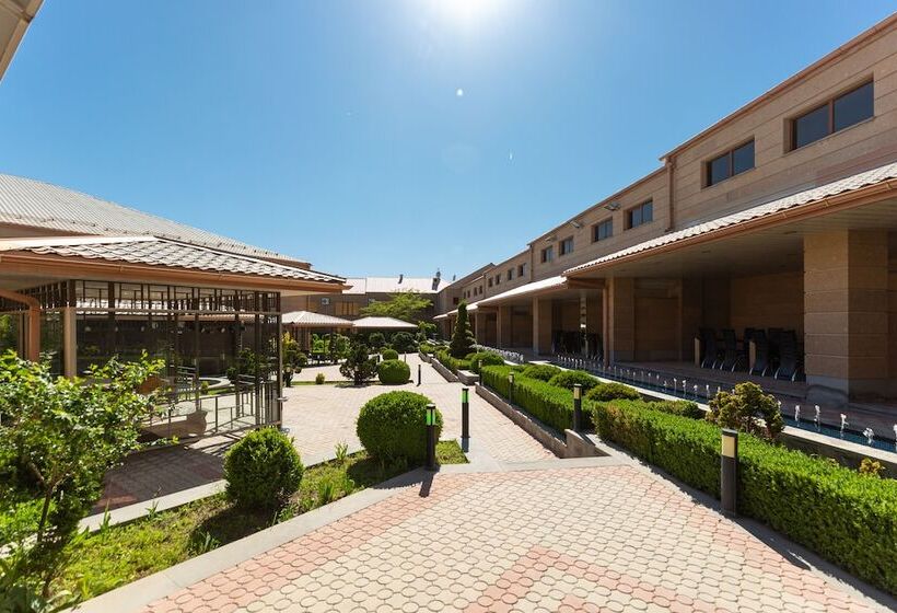 La Defense Hotel Yerevan