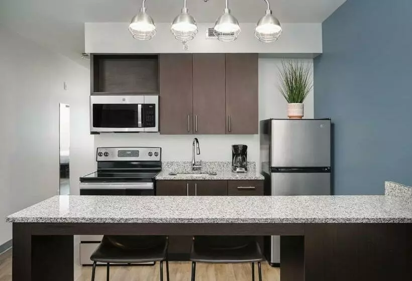 هتل Stayapt Suites Montgomery