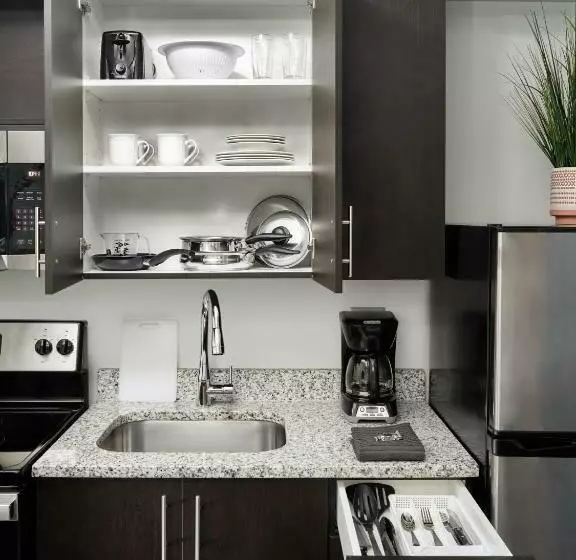 هتل Stayapt Suites Montgomery