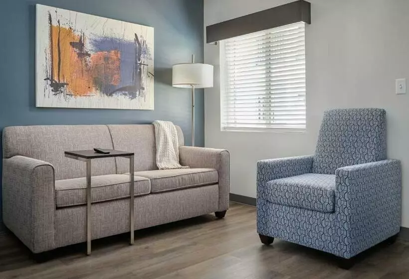 هتل Stayapt Suites Montgomery