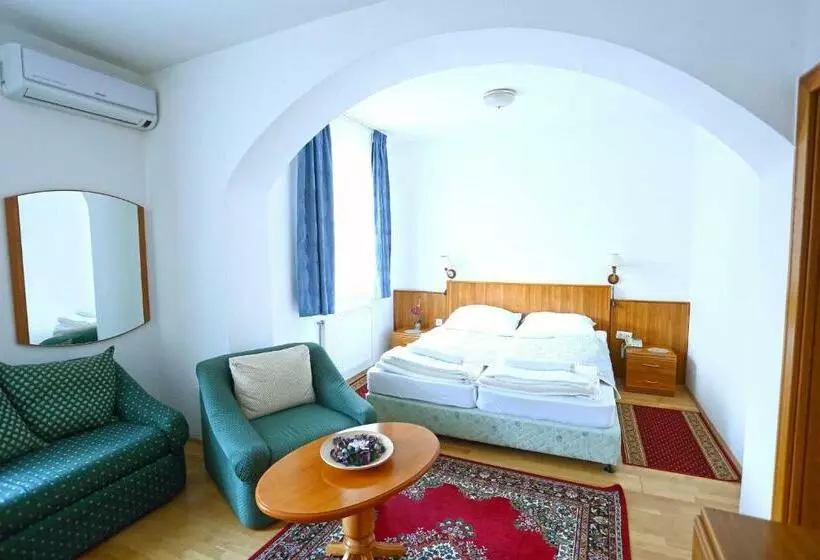 هتل Wesselényi