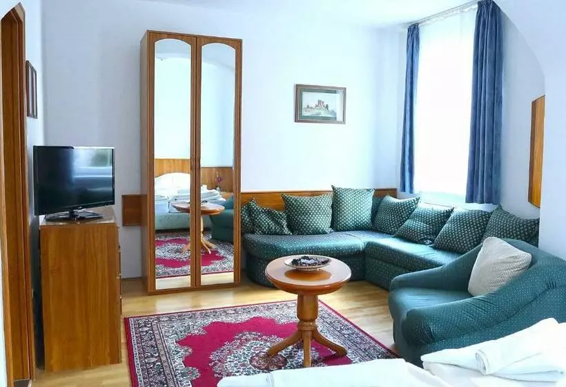 هتل Wesselényi