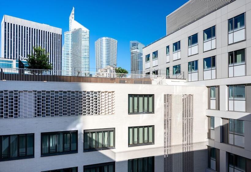 Staycity Aparthotels Paris La Defense