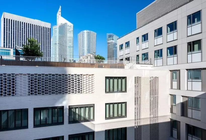 Staycity Aparthotels Paris La Defense