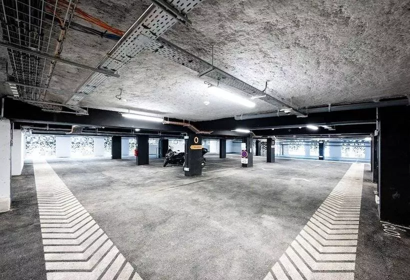 Staycity Aparthotels Paris La Defense