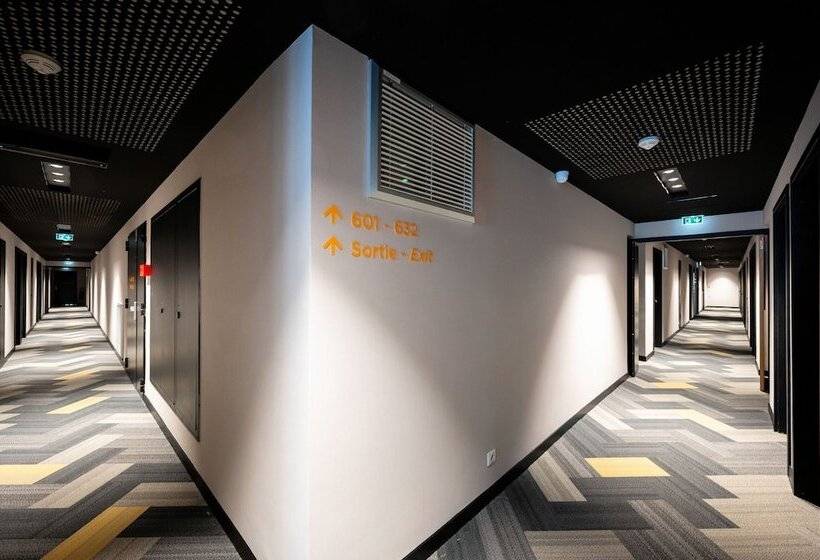 Staycity Aparthotels Paris La Defense