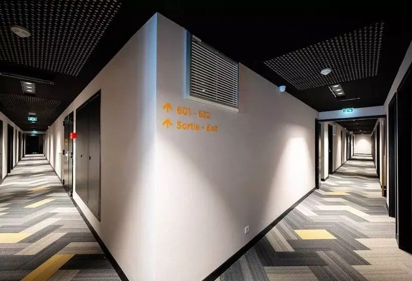 Staycity Aparthotels Paris La Defense