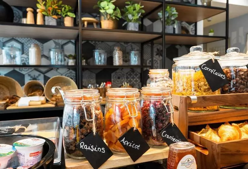 Staycity Aparthotels Paris La Defense