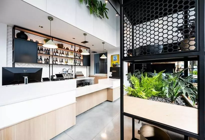 Staycity Aparthotels Paris La Defense