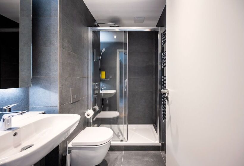 Staycity Aparthotels Paris La Defense