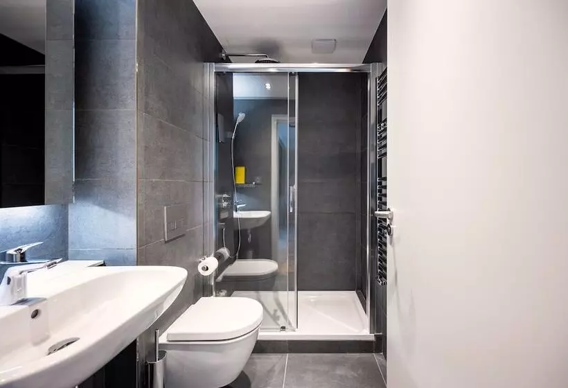 Staycity Aparthotels Paris La Defense