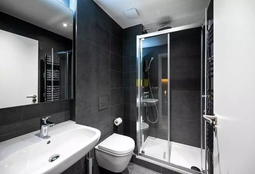 Staycity Aparthotels Paris La Defense