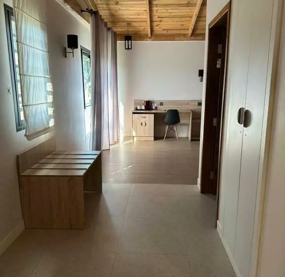 تختخواب و صبحانه Flora Hotel Ivato International Airport