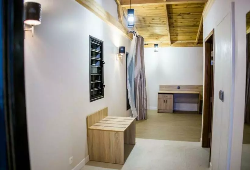 تختخواب و صبحانه Flora Hotel Ivato International Airport