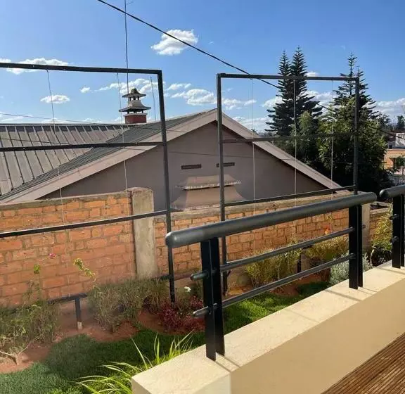 تختخواب و صبحانه Flora Hotel Ivato International Airport