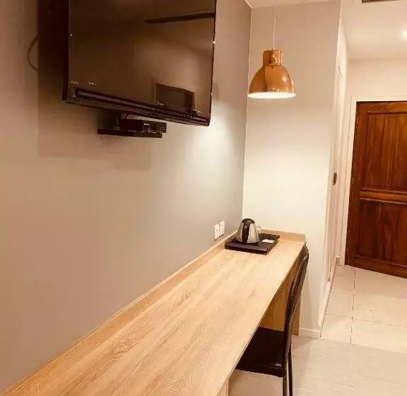 تختخواب و صبحانه Flora Hotel Ivato International Airport