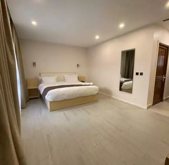 تختخواب و صبحانه Flora Hotel Ivato International Airport