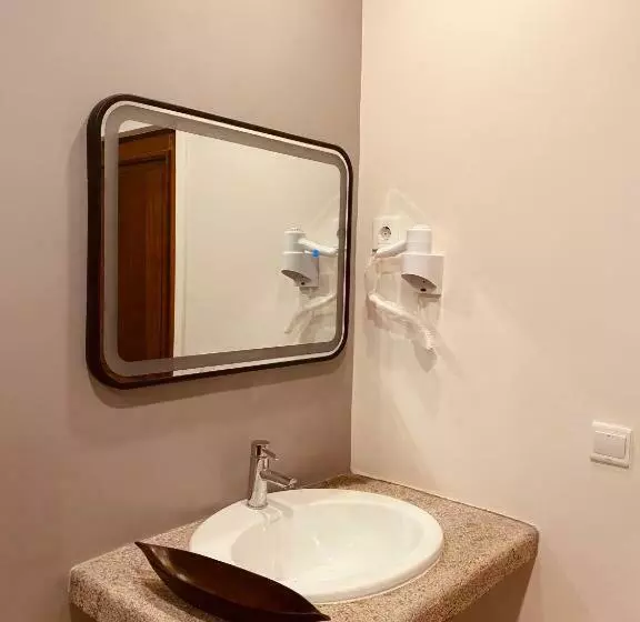 تختخواب و صبحانه Flora Hotel Ivato International Airport