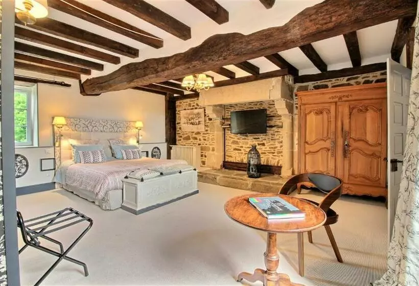 Aamiaismajoitus (B&B) Kergroaz Maner Classé 5 épis Table D Hôtes Manoir Dans Parc Paysagé Jacuzzi En Plein Air Bornes Véhi