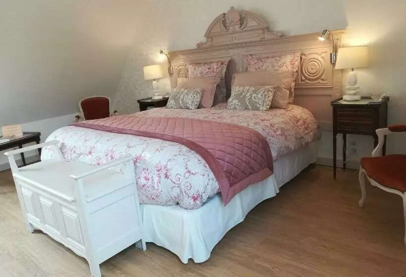 Aamiaismajoitus (B&B) Kergroaz Maner Classé 5 épis Table D Hôtes Manoir Dans Parc Paysagé Jacuzzi En Plein Air Bornes Véhi