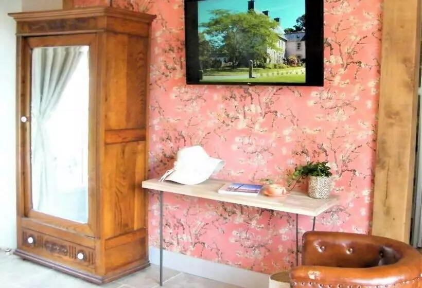 Aamiaismajoitus (B&B) Kergroaz Maner Classé 5 épis Table D Hôtes Manoir Dans Parc Paysagé Jacuzzi En Plein Air Bornes Véhi