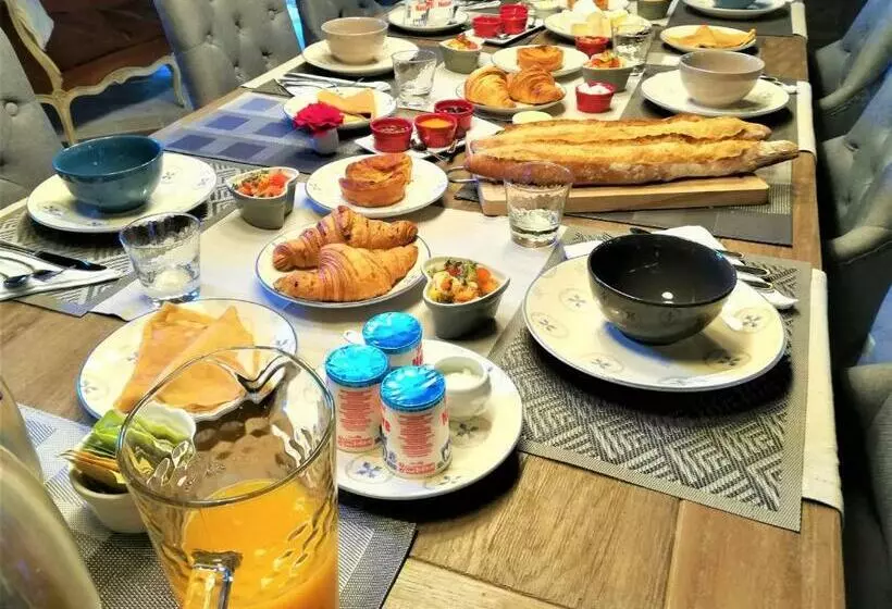 Aamiaismajoitus (B&B) Kergroaz Maner Classé 5 épis Table D Hôtes Manoir Dans Parc Paysagé Jacuzzi En Plein Air Bornes Véhi