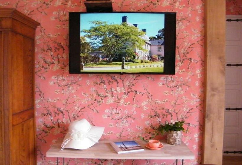 Bed and Breakfast Kergroaz Maner Classé 5 épis Table D Hôtes Manoir Dans Parc Paysagé Jacuzzi En Plein Air Bornes Véhi