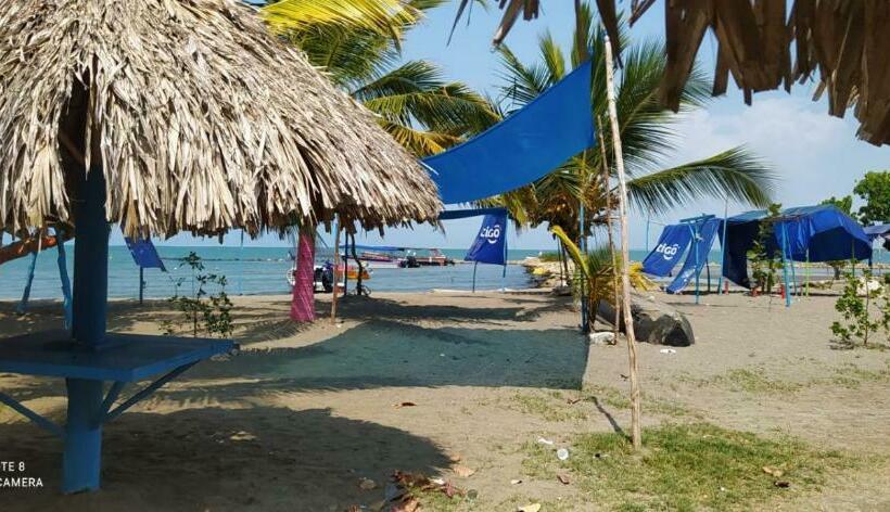 پانسیون Hostal Coveñas Inn