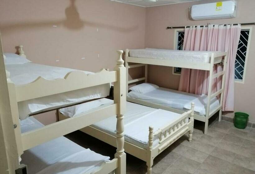 پانسیون Hostal Coveñas Inn