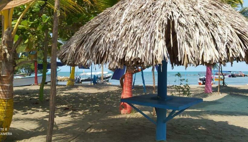 پانسیون Hostal Coveñas Inn