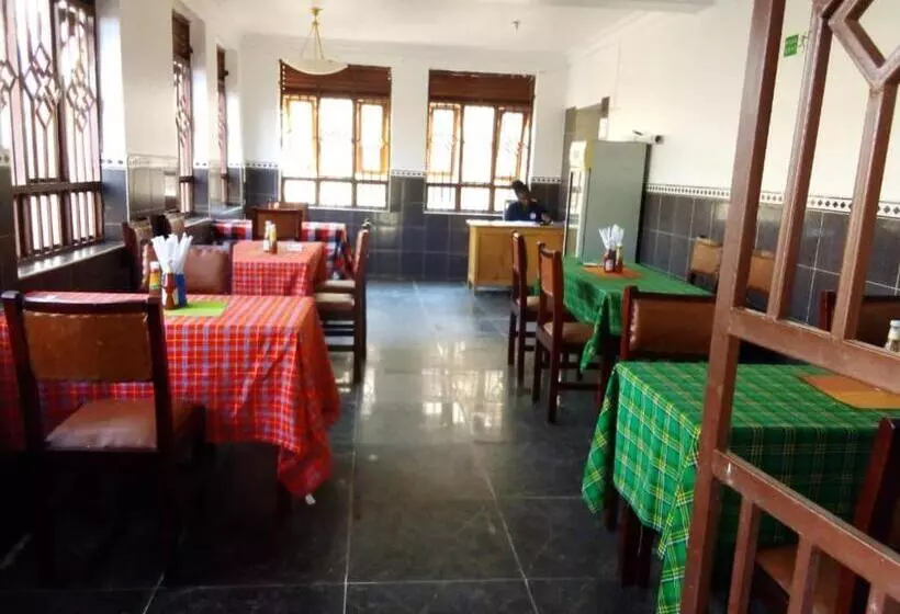 Richy Hotels And Safaris