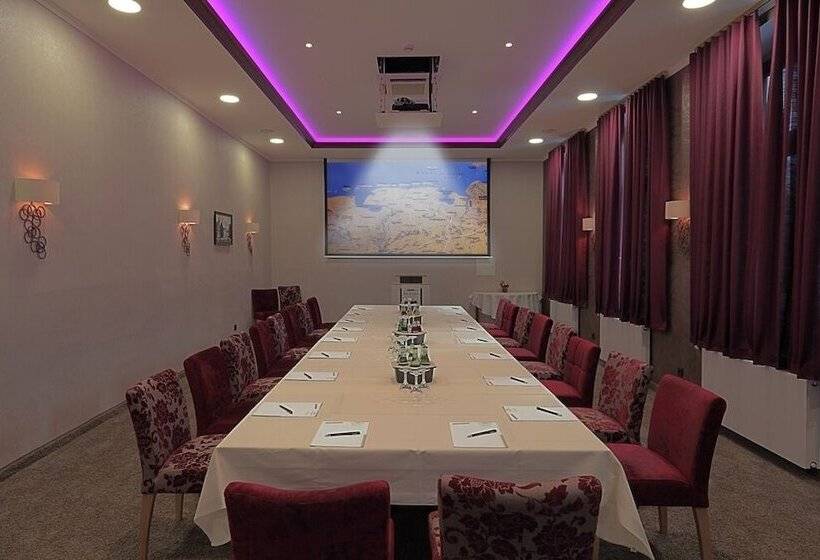 בית מלון כפרי Am Schloss Aurich Schlossresidenz